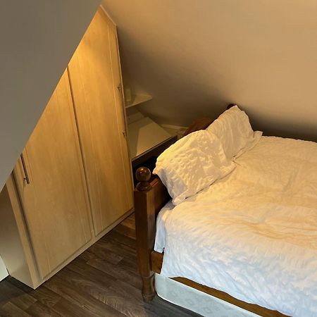 Cozy Room In A Serene House Бирмингам Екстериор снимка
